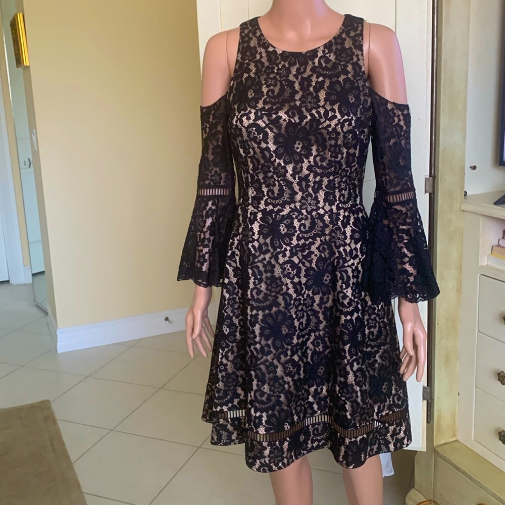 Eliza J size 6, cold shoulder lace dress